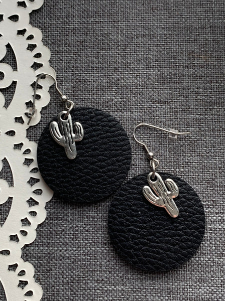 Boucles d’oreilles breloque cactus et médaillon de cuir noir alliage de métaux argent Comme un ange