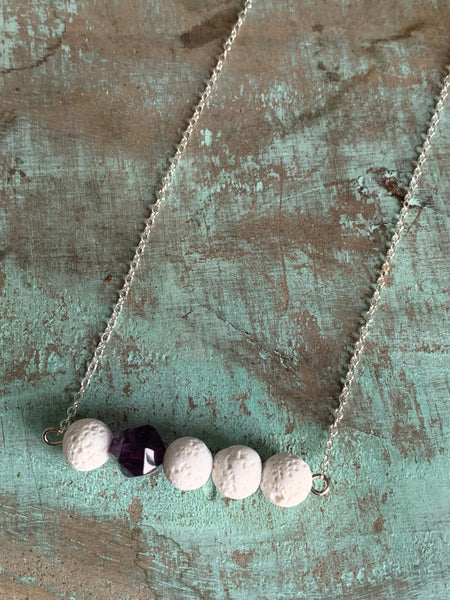 Collier pierre de lave blanche et pierre d’améthyste mauve bijoux diffuseur aromathérapie