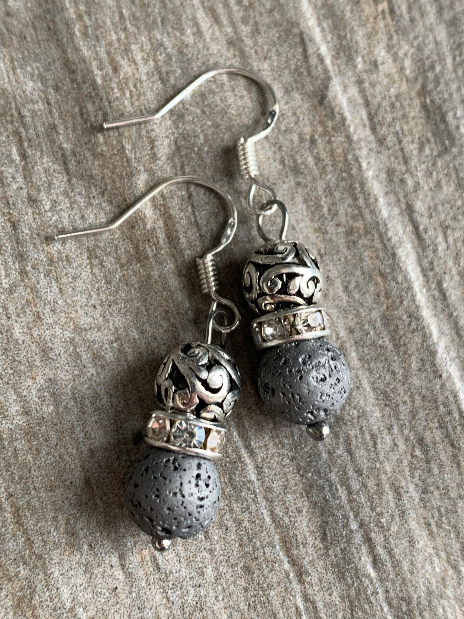 Boucles d’oreilles billes de pierre de lave grises et billes argent bijoux diffuseur aromathérapie stress relief Comme un ange