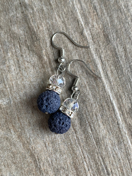 Boucles d’oreilles pierre de lave bleue royale et perle transparente Comme un ange