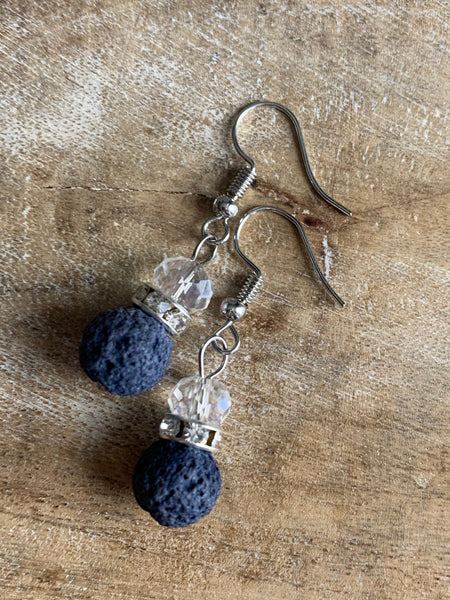 Boucles d’oreilles pierre de lave bleue royale et perle transparente Comme un ange