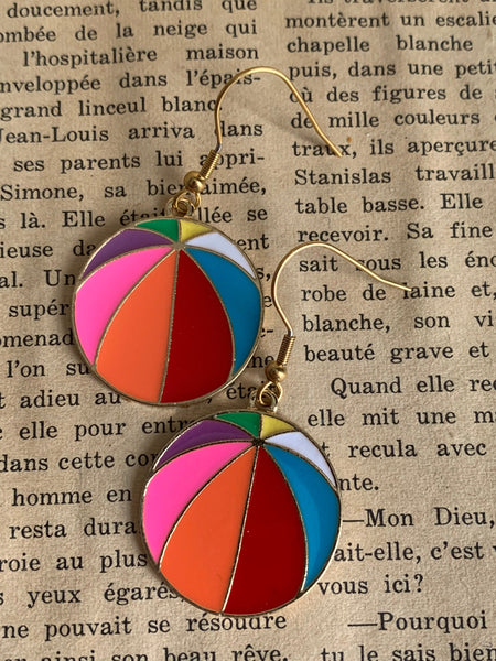 Boucles d’oreilles breloque ballon de plage beach-volley Comme un ange