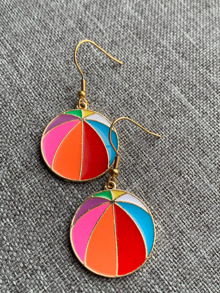 Boucles d’oreilles breloque ballon de plage beach-volley Comme un ange