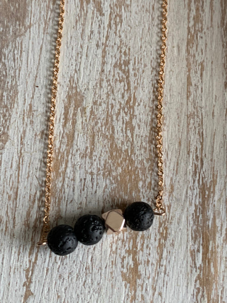 Collier ton or pierre de lave noire bijoux diffuseur aromathérapie