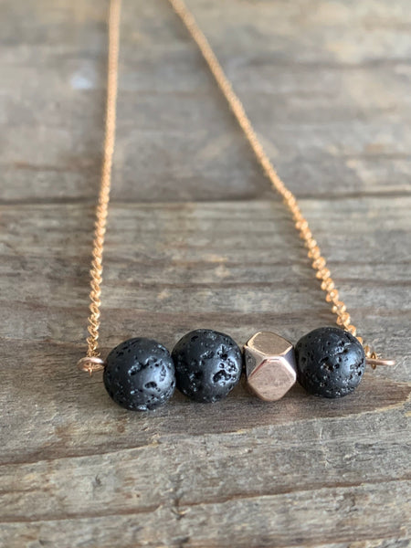 Collier ton or pierre de lave noire bijoux diffuseur aromathérapie Comme un ange