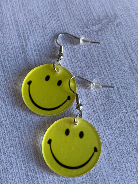 Boucles d’oreilles règle numéro un toujours avoir du plaisir monsieur sourire Comme un ange