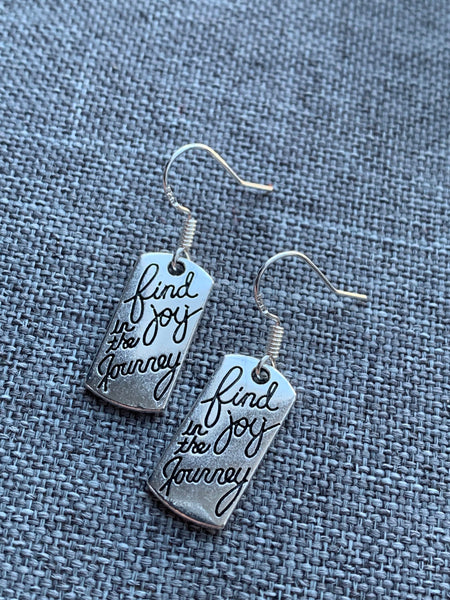 Boucles d’oreilles find joy into your journey earrings Words Comme un ange