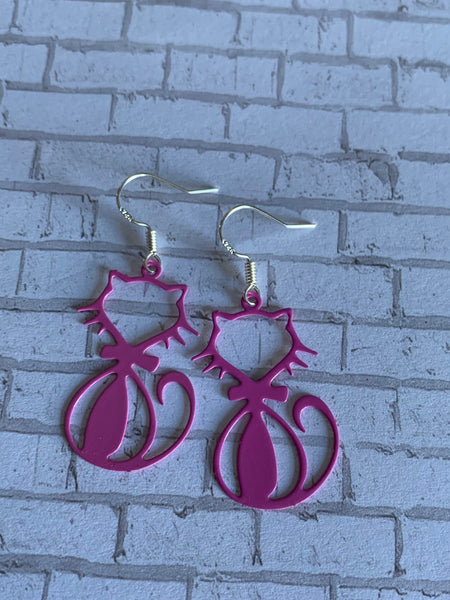 Boucles d’oreilles breloque chat rose sur crochet argent Comme un ange