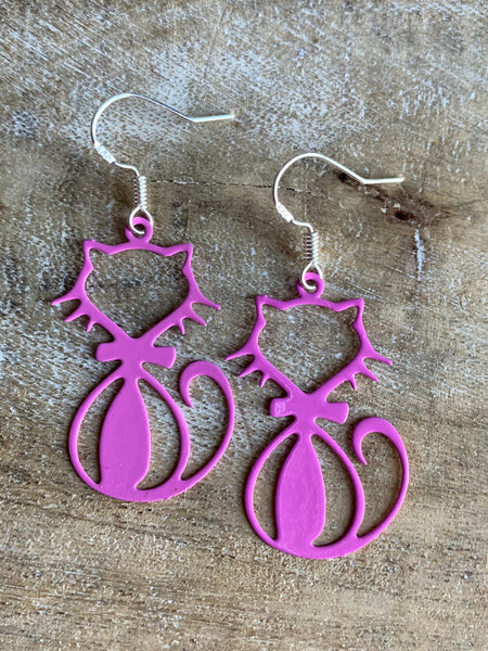 Boucles d’oreilles breloque chat rose sur crochet argent Comme un ange