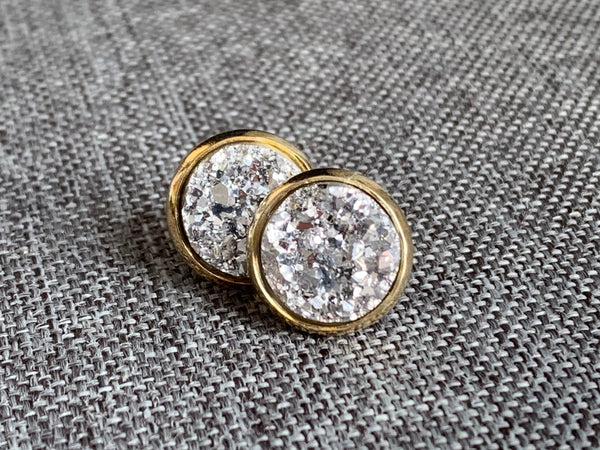 Boucles d’oreilles cabochon or style druzy pierre grise Comme un ange