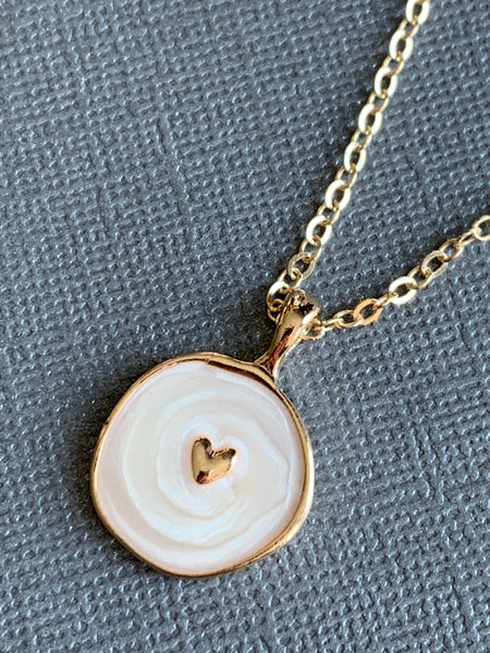 Collier cœur nacré au ton or Comme un ange