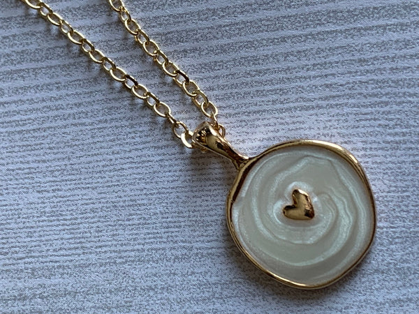 Collier cœur nacré au ton or Comme un ange