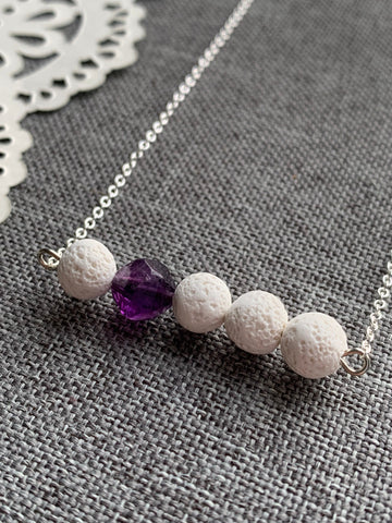 Collier pierre de lave blanche et pierre d’améthyste mauve bijoux diffuseur aromathérapie