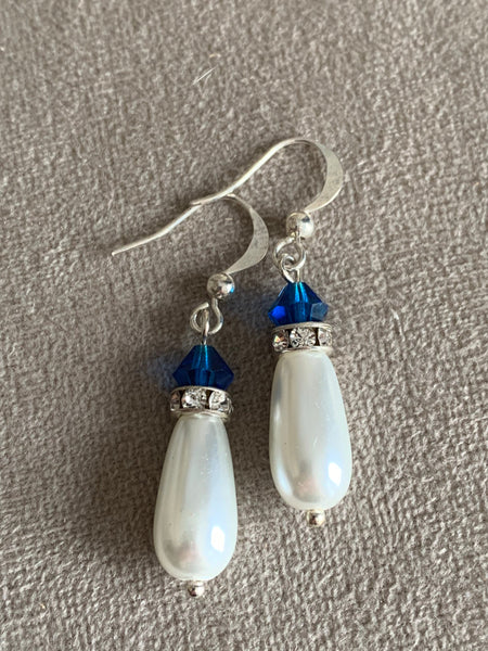 Boucles d’oreilles perle blanche chic et billes de verre bleue sur crochet alliage de métaux argent Comme un ange