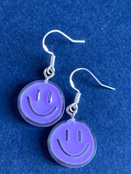 Boucles d’oreilles rose corail happy sourire règle numéro 1 toujours avoir du plaisir Comme un ange