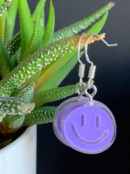 Boucles d’oreilles rose corail happy sourire règle numéro 1 toujours avoir du plaisir Comme un ange