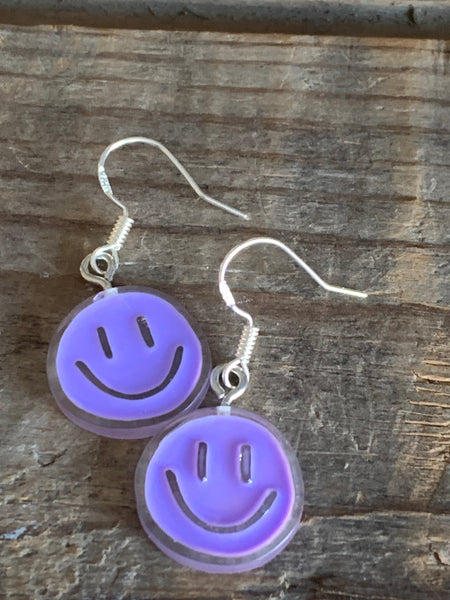 Boucles d’oreilles rose corail happy sourire règle numéro 1 toujours avoir du plaisir Comme un ange