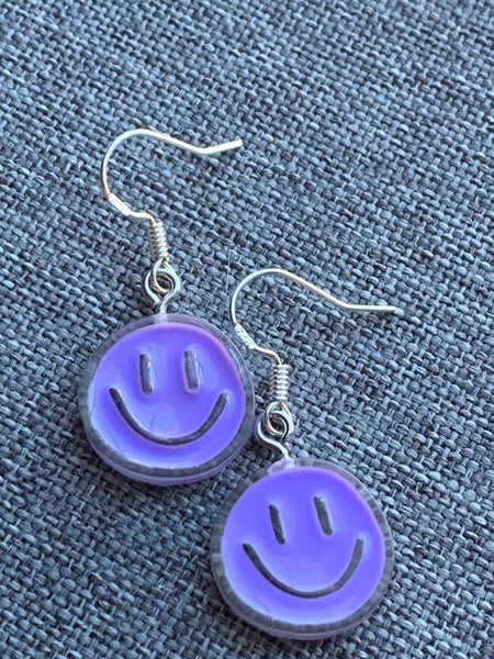 Boucles d’oreilles rose corail happy sourire règle numéro 1 toujours avoir du plaisir Comme un ange