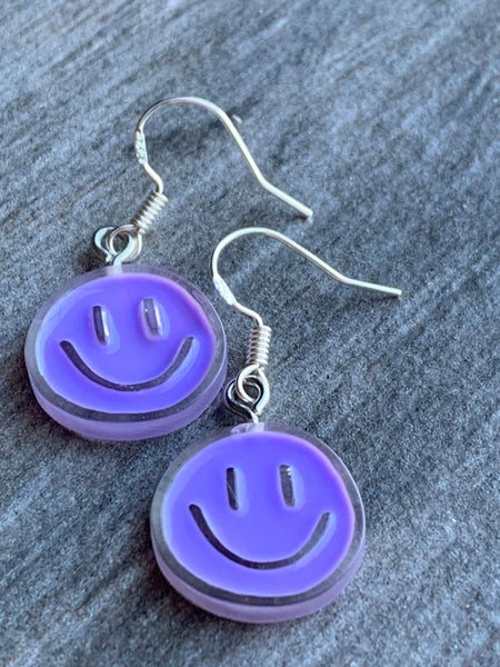 Boucles d’oreilles rose corail happy sourire règle numéro 1 toujours avoir du plaisir Comme un ange