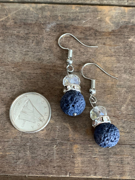 Boucles d’oreilles pierre de lave bleue royale et perle transparente Comme un ange