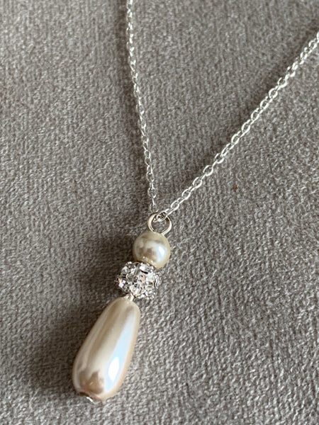 Collier breloque perles beiges alliages de métaux argent Comme un ange