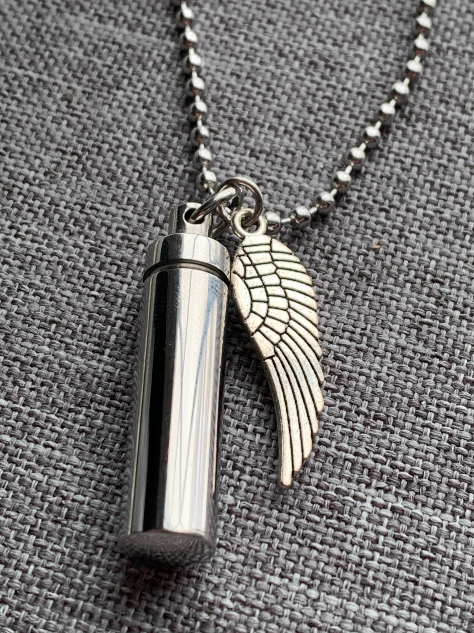 Collier breloque plume d’ange bijoux commémoratif alliage de métaux argent Comme un ange