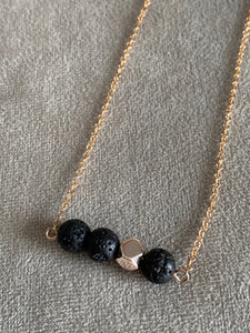 Collier ton or pierre de lave noire bijoux diffuseur aromathérapie Comme un ange