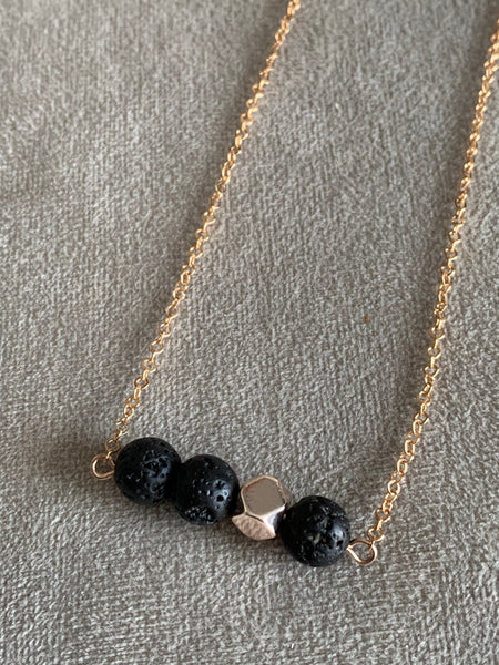 Collier ton or pierre de lave noire bijoux diffuseur aromathérapie