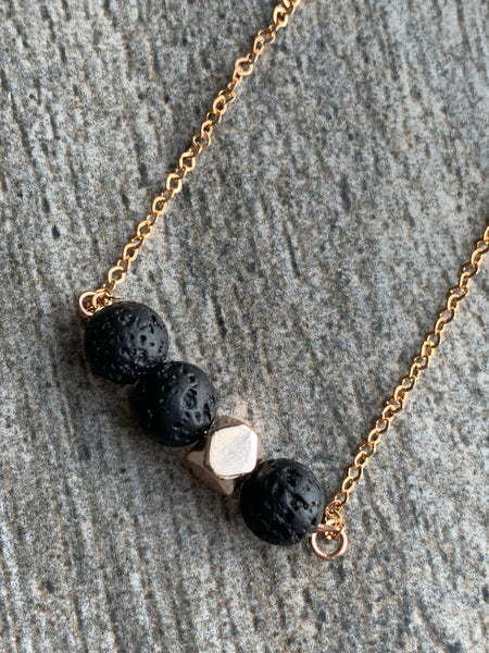 Collier ton or pierre de lave noire bijoux diffuseur aromathérapie Comme un ange