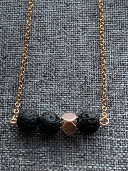 Collier ton or pierre de lave noire bijoux diffuseur aromathérapie Comme un ange