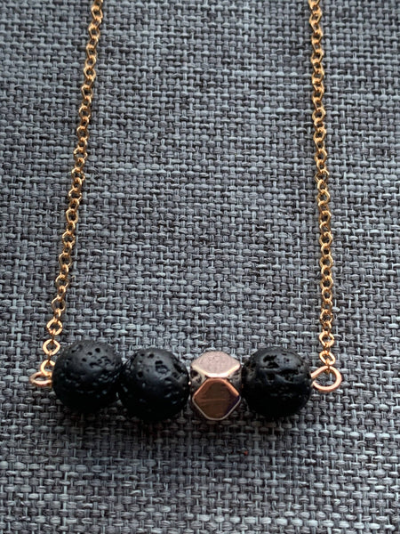 Collier ton or pierre de lave noire bijoux diffuseur aromathérapie