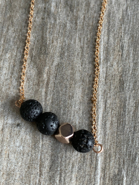 Collier ton or pierre de lave noire bijoux diffuseur aromathérapie Comme un ange
