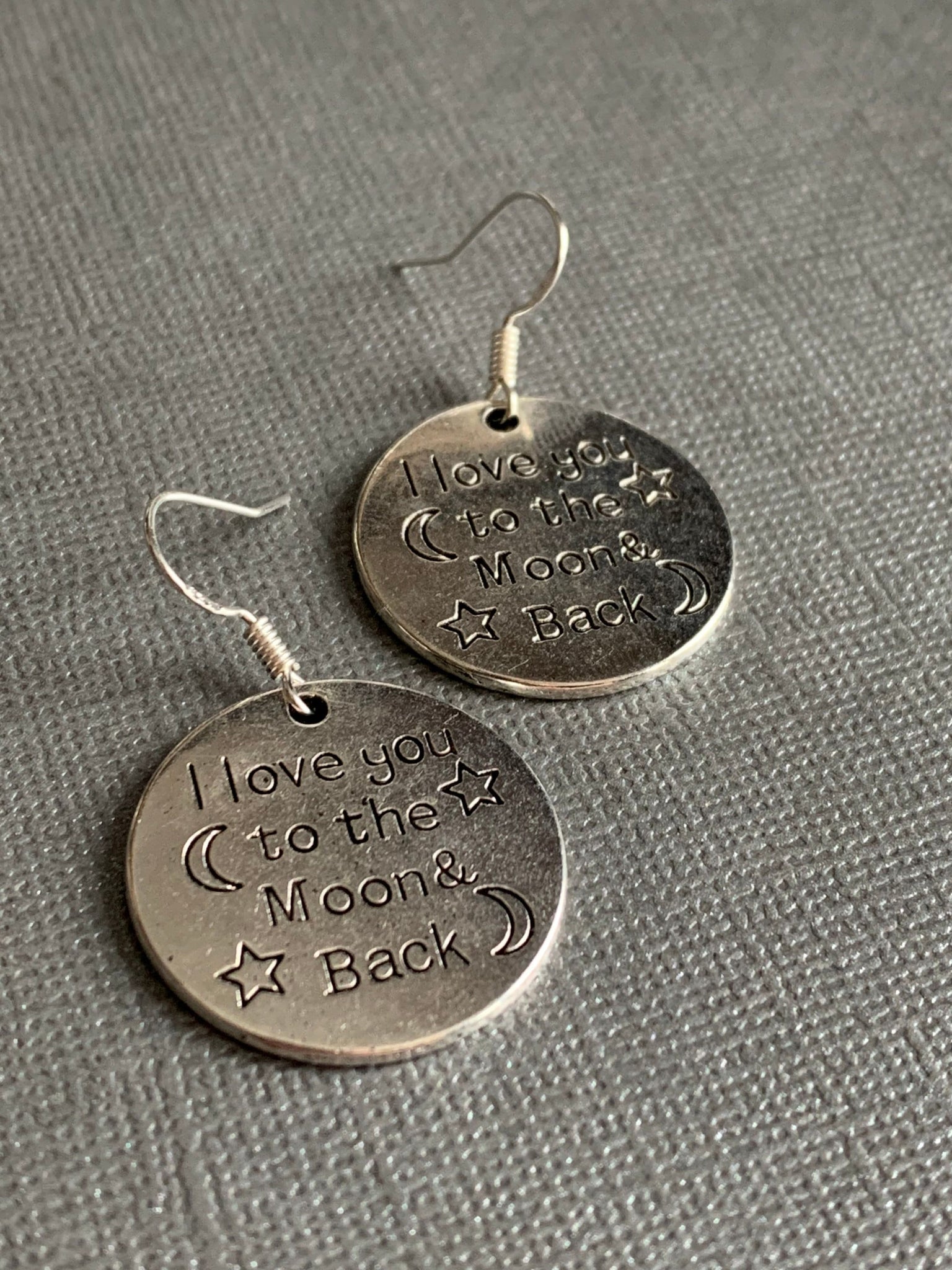 Boucles d’oreilles couleur argent love you to the moon silver earrings Comme un ange