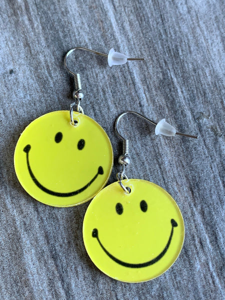 Boucles d’oreilles règle numéro un toujours avoir du plaisir monsieur sourire Comme un ange