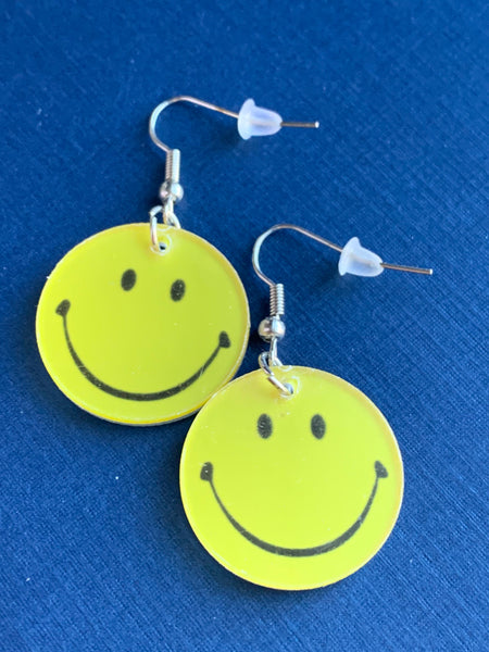 Boucles d’oreilles règle numéro un toujours avoir du plaisir monsieur sourire Comme un ange