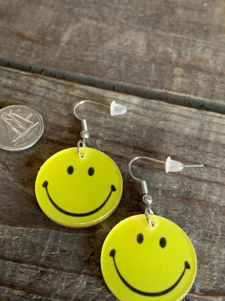 Boucles d’oreilles règle numéro un toujours avoir du plaisir monsieur sourire Comme un ange