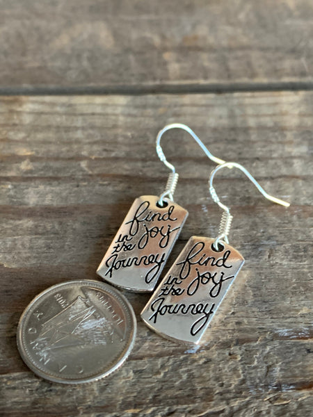 Boucles d’oreilles find joy into your journey earrings Words Comme un ange