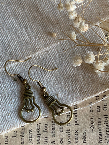 Boucles oreilles idée lumineuse Brain Storm idée eurêka couleur bronze beads antique Comme un ange