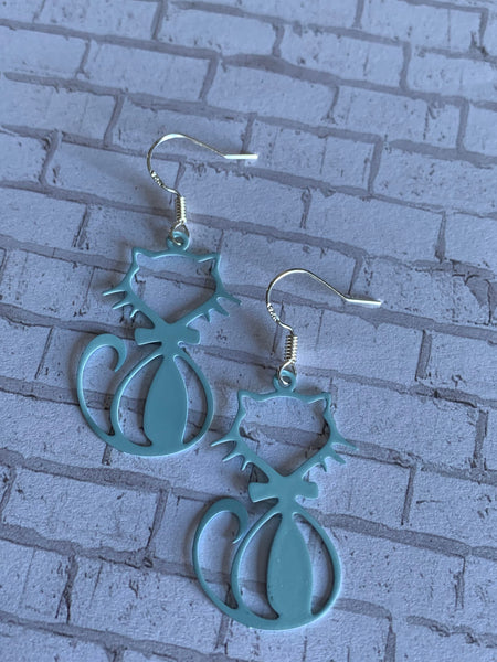 Boucles d’oreilles breloque chat bleu poudre sur crochet argent Comme un ange