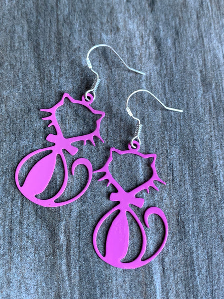Boucles d’oreilles breloque chat rose sur crochet argent Comme un ange