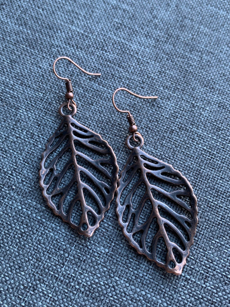 Boucles d’oreilles breloque feuilles alliage de métaux bronze Comme un ange