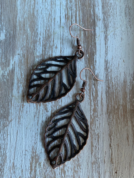 Boucles d’oreilles breloque feuilles alliage de métaux bronze Comme un ange