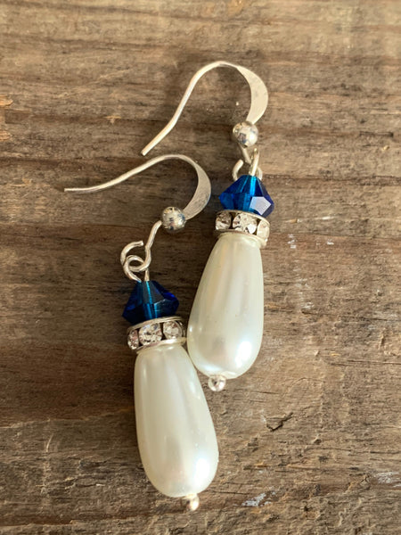 Boucles d’oreilles perle blanche chic et billes de verre bleue sur crochet alliage de métaux argent Comme un ange