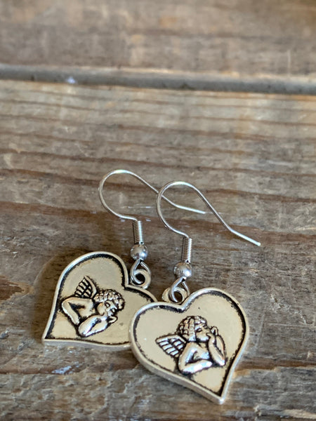 Boucles d’oreilles breloque coeur avec petit ange alliage de métaux argent Comme un ange