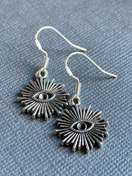 Boucles d’oreilles breloque soleil avec un œil alliage de métaux argent Comme un ange