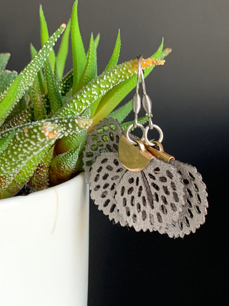 Boucles d’oreilles boho grise Comme un ange