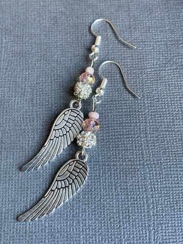 Boucles d’oreilles breloque aile d’ange et billes roses alliage de métaux argent
