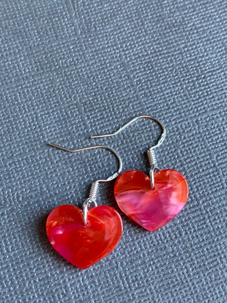 Boucles d’oreilles breloque coeur en résine rouge Comme un ange