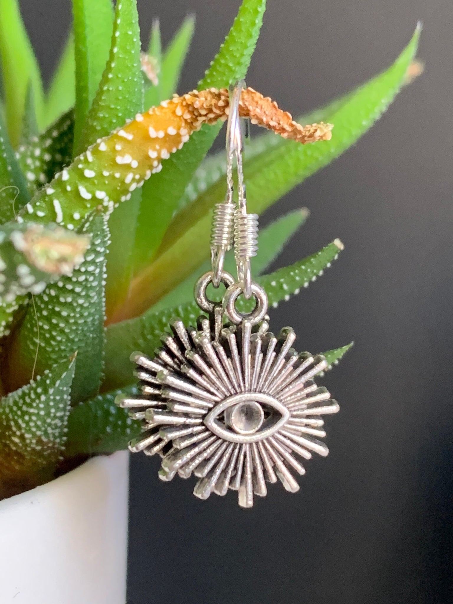 Boucles d’oreilles breloque soleil avec un œil alliage de métaux argent Comme un ange