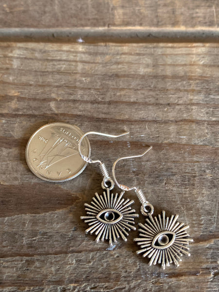 Boucles d’oreilles breloque soleil avec un œil alliage de métaux argent Comme un ange